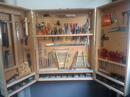 Hobby Werkzeugschrank mit Werkzeug gut erhaltener Zustand