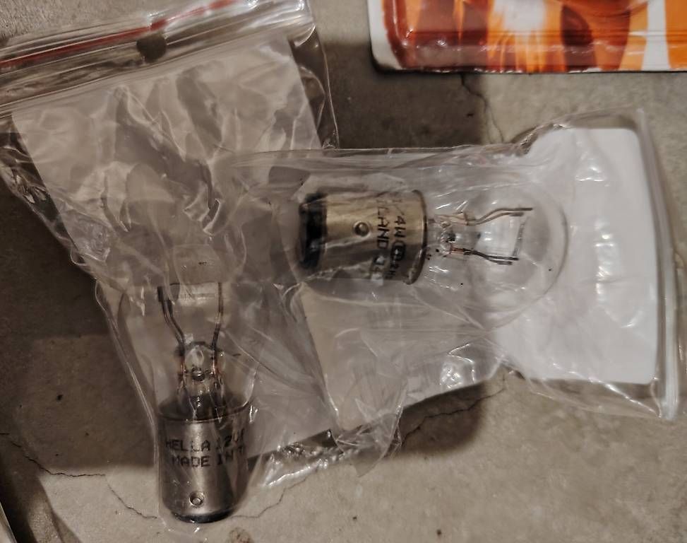 Phares: Blinkerbirne von Bosch, Osram, HellaP21/ 5 W oder 4W  – Neuf avec emballage d'origine à Balgach par ste_wqc7 2