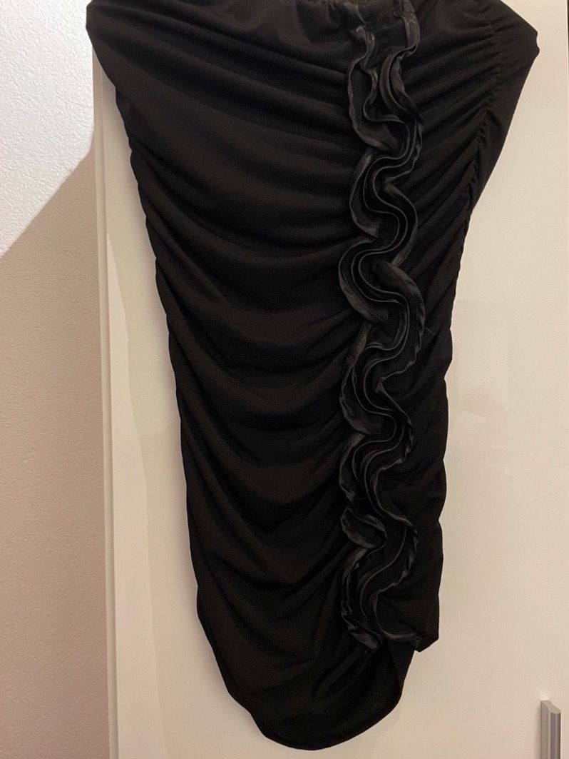 Vestiti: Schwarzes Kleid – Usato da Hägglingen venduto da _Mel4nie_