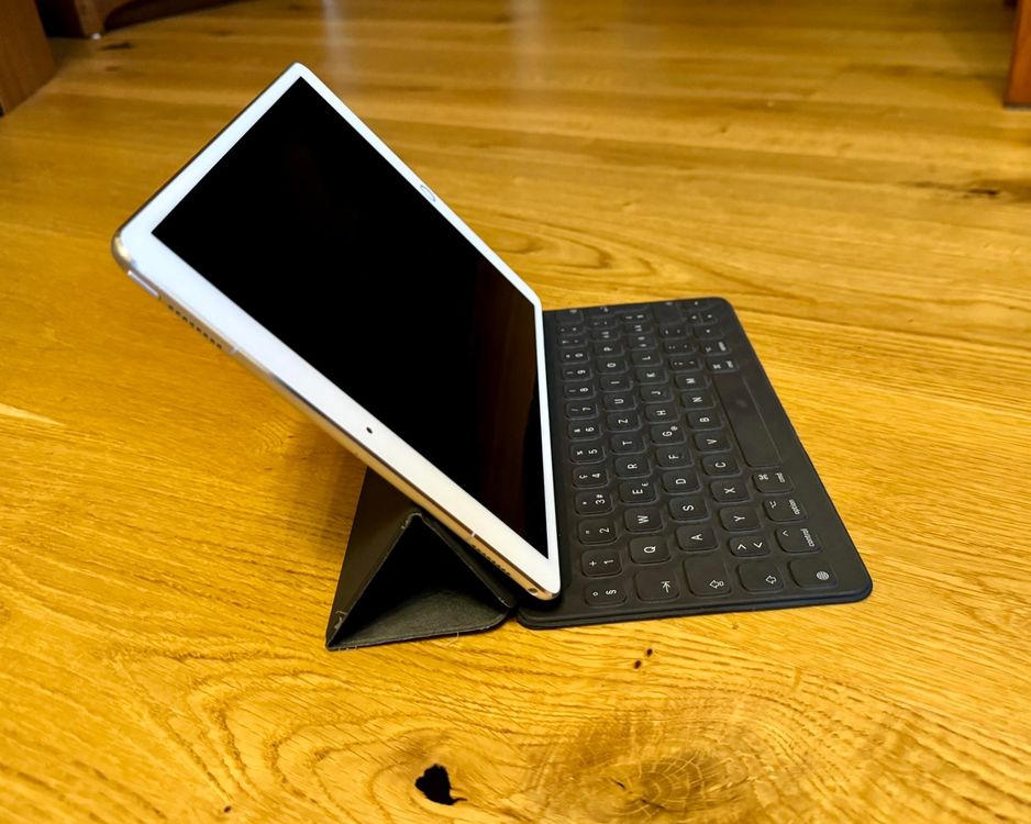 iPad Pro 2017 256GB 10.5" Display und Smart Keyboard Kaufen auf Ricardo