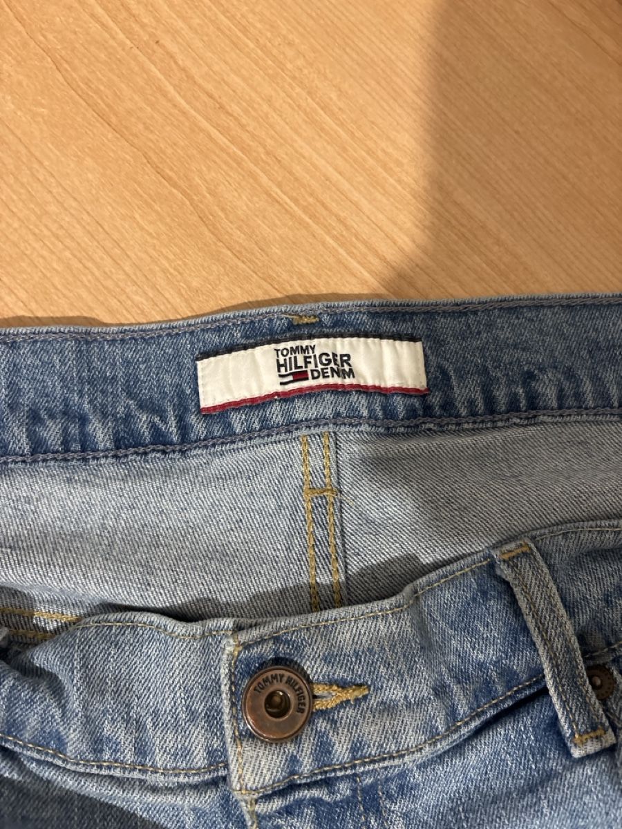Tommy Hilfiger Jeans: Tommy Hilfiger Jeans – Gebraucht aus Muttenz von s24_6nnd 2