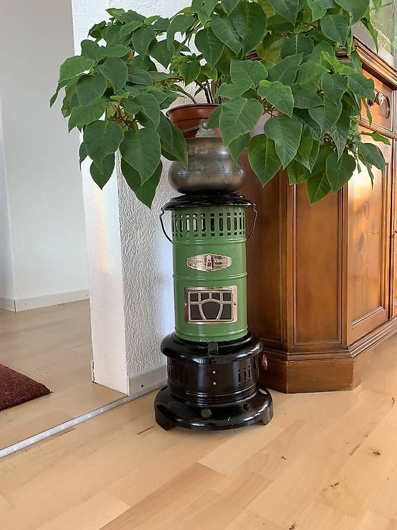 Sonstiges antikes Mobiliar: Petrolofen Antik – Gebraucht aus Wald ZH von Coralmar