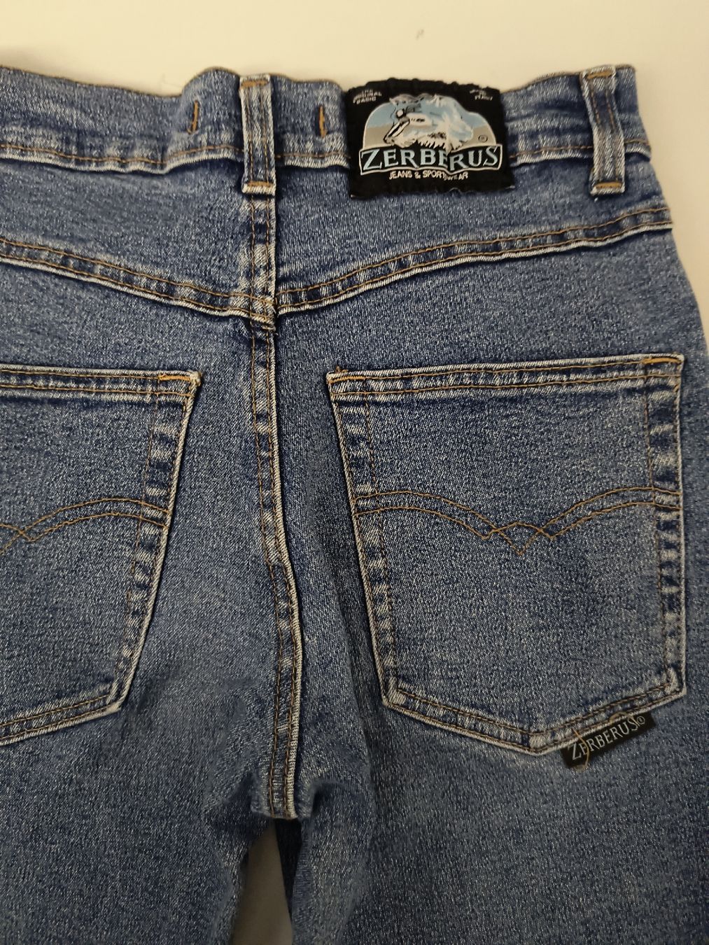 Jeans: Zerberus Jeans, Gr. 29, ital. Gr. Top Zustand – Usato da Schöfflisdorf venduto da kin_2dp9 4