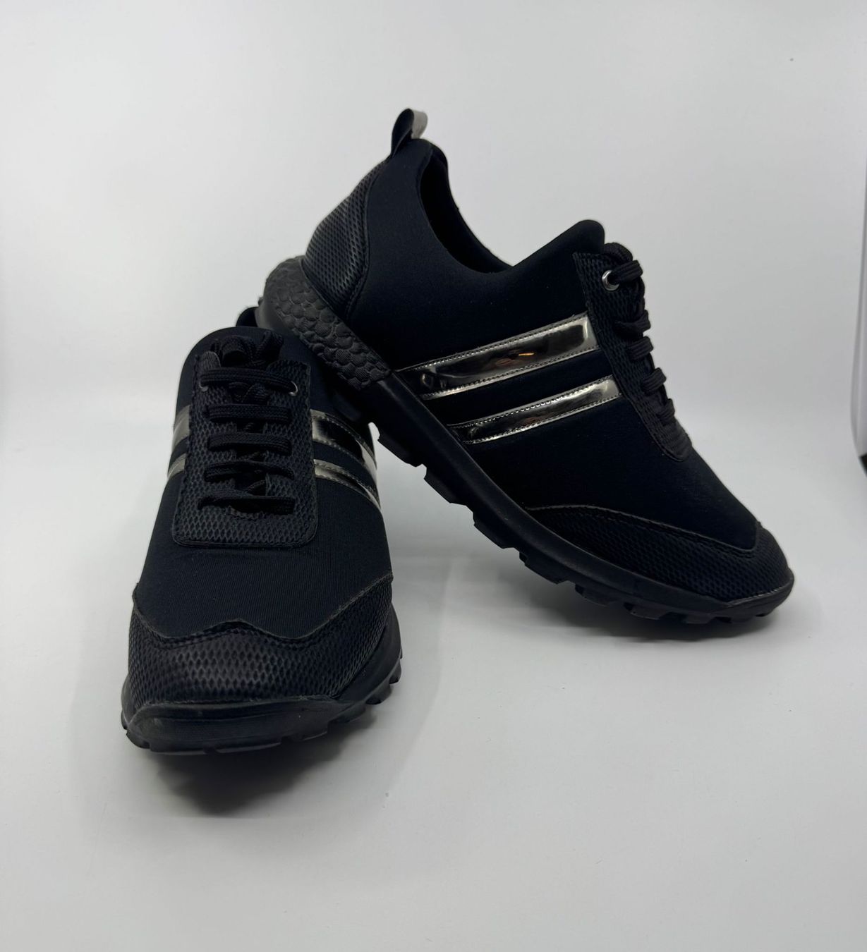 Scarpe da uomo: Bequeme Schuhe Grösse 40 schwarz – Usato da Herisau venduto da Seyashop1