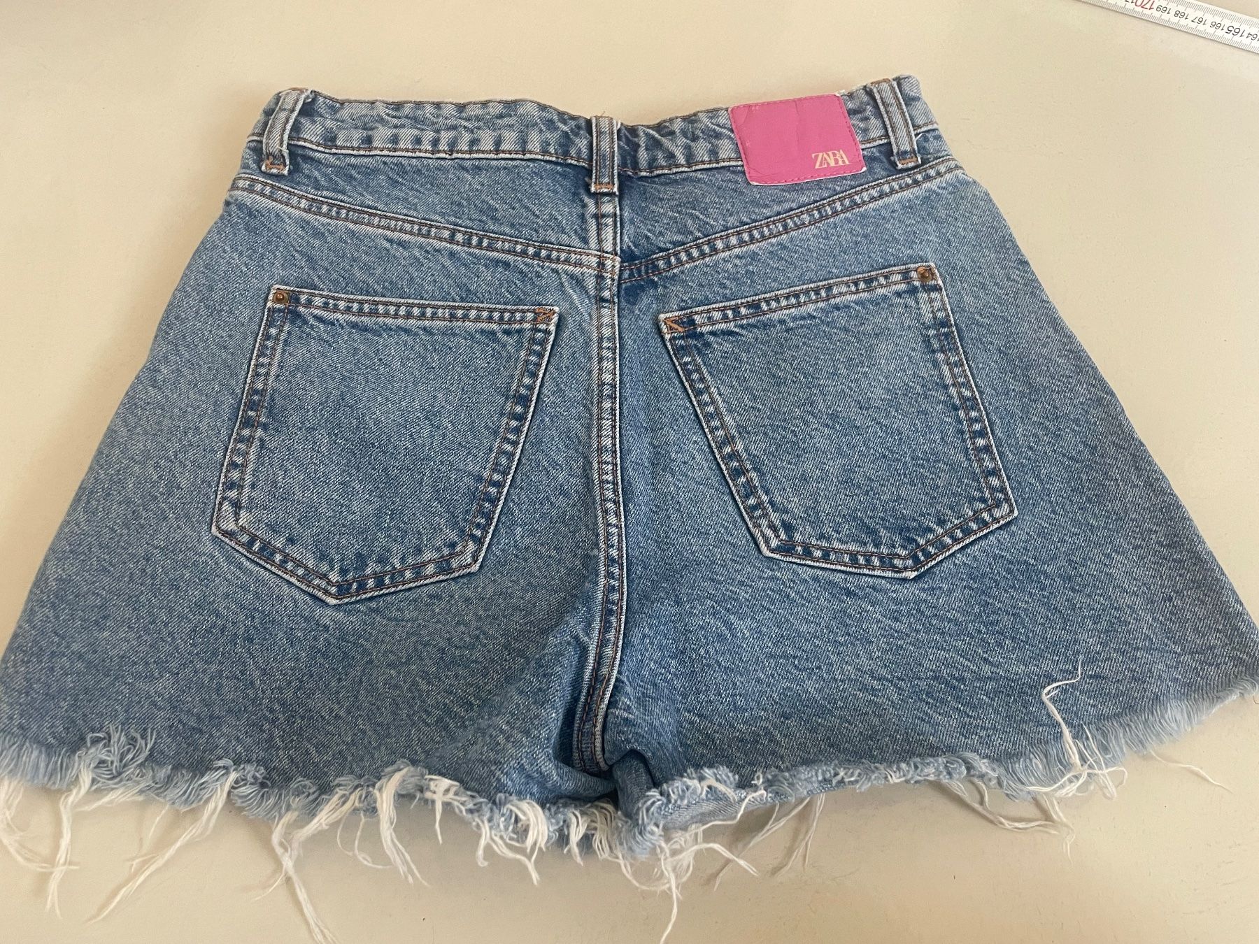 Zara Jeans: Zara  - Shorts - Jeans – D'occasion à Minusio par Pink222 1