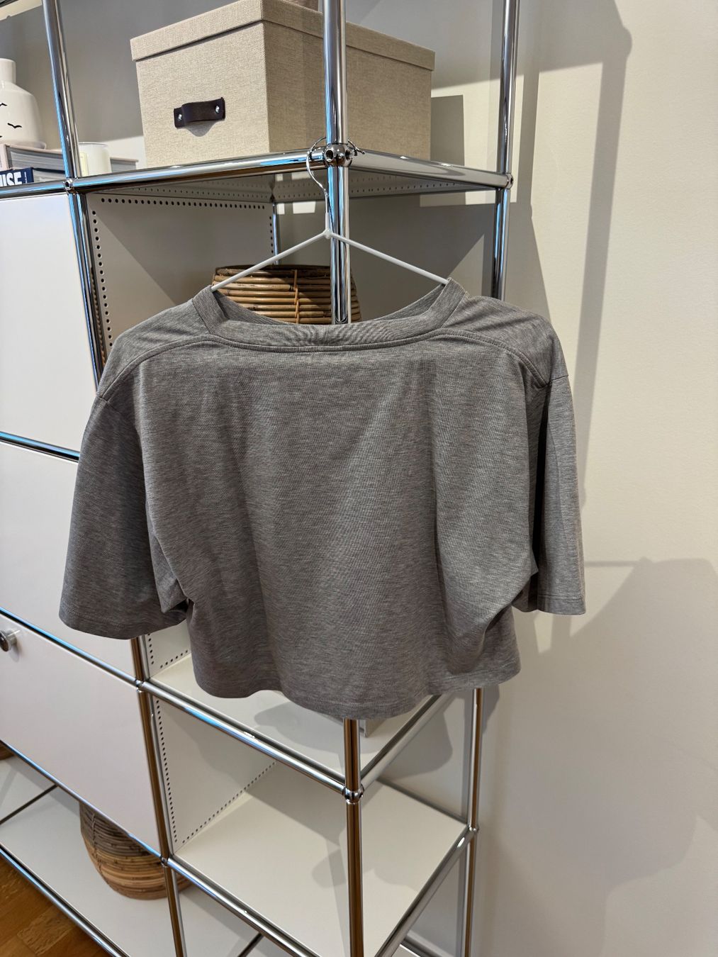 Celine T-shirt: CELINE SHIRT CROPPED – Nuovo (secondo la descrizione) da Schwyz venduto da bofb 1