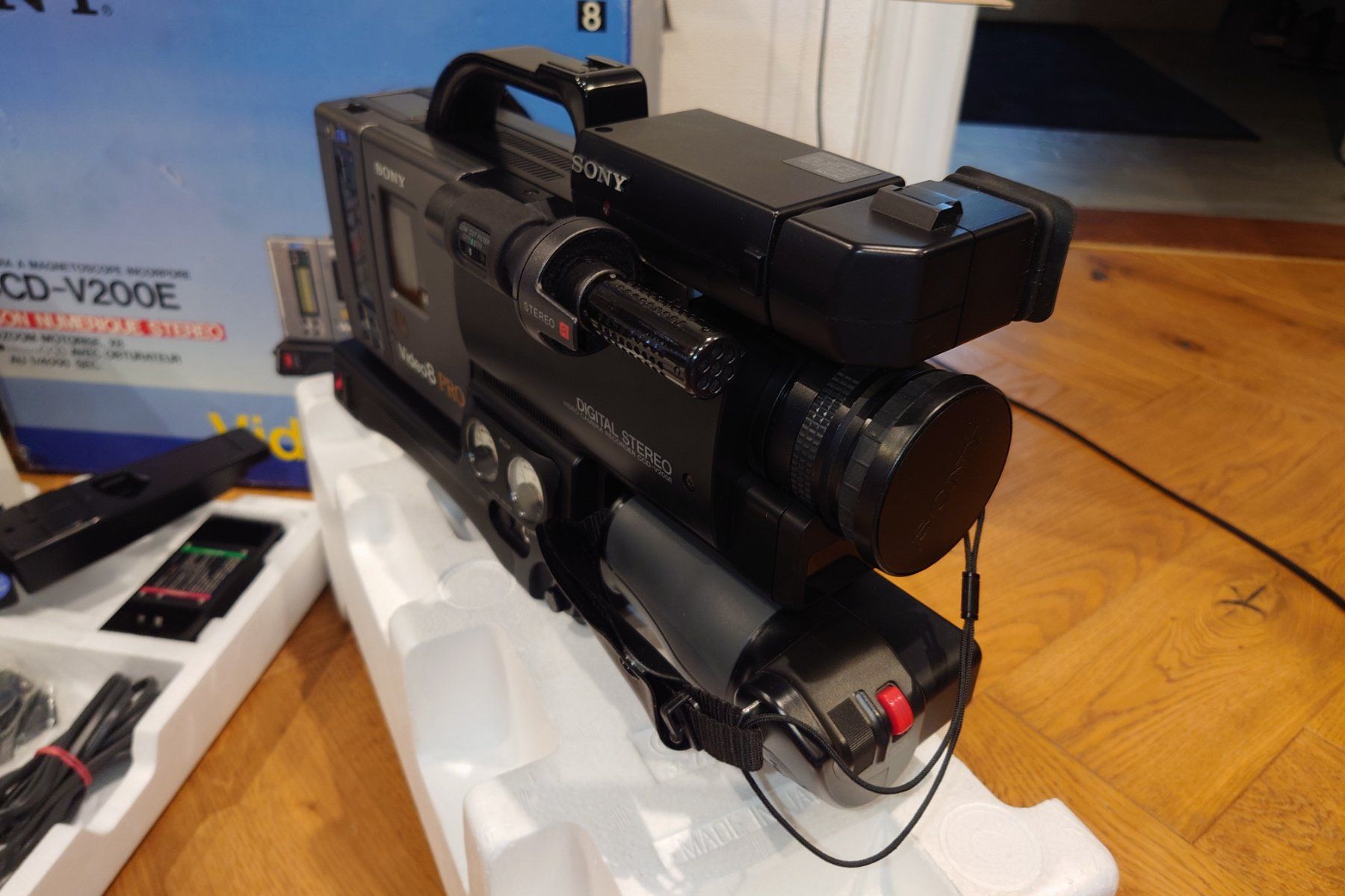 Sony Caméscopes: Sony Video8 Pro CCD-V200E Camcorder – D'occasion à Stäfa par SirBobbey 3