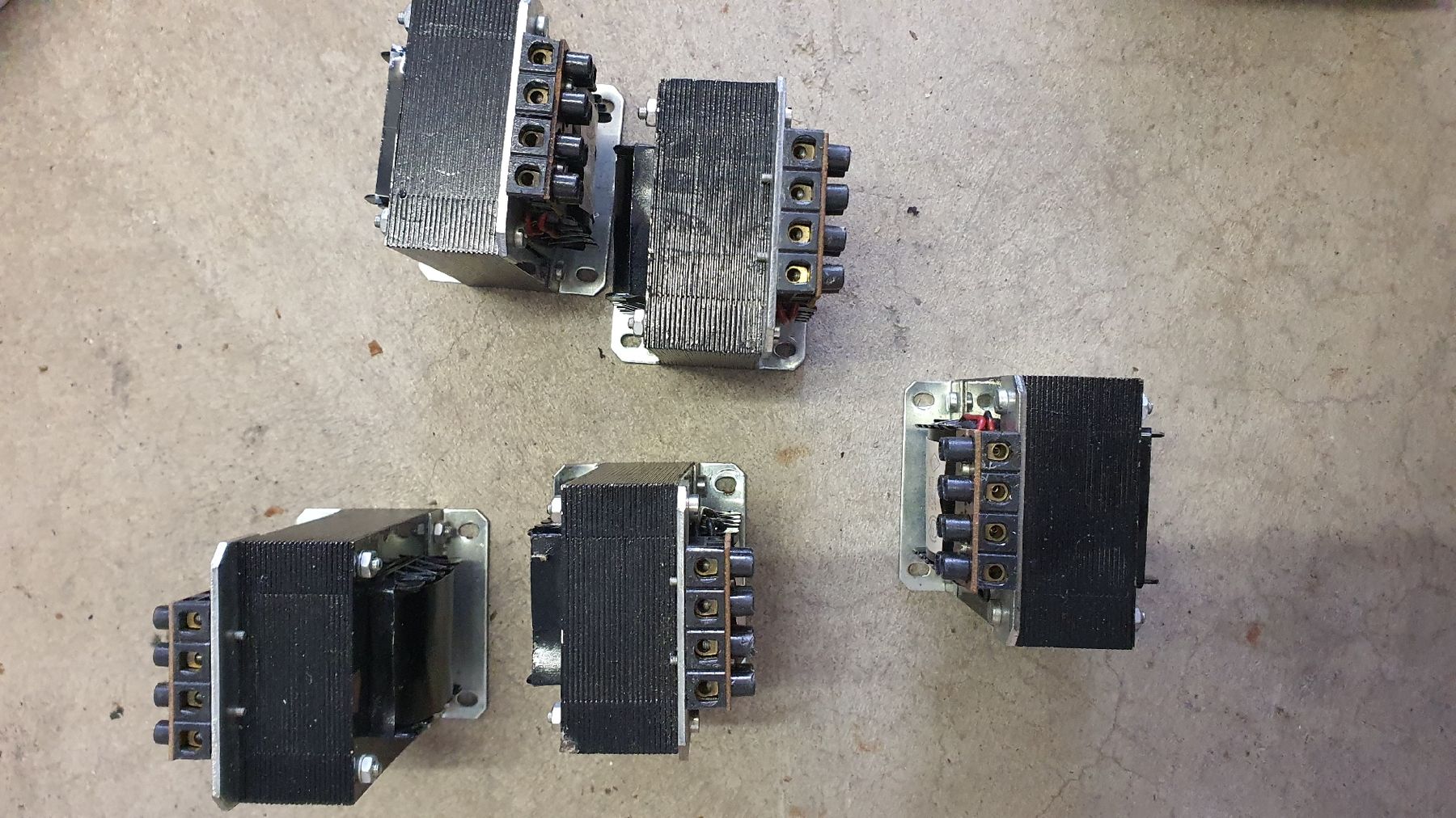 Componenti elettronici: alimentation 24V-230V – Usato da Kerzers venduto da ini_75wg