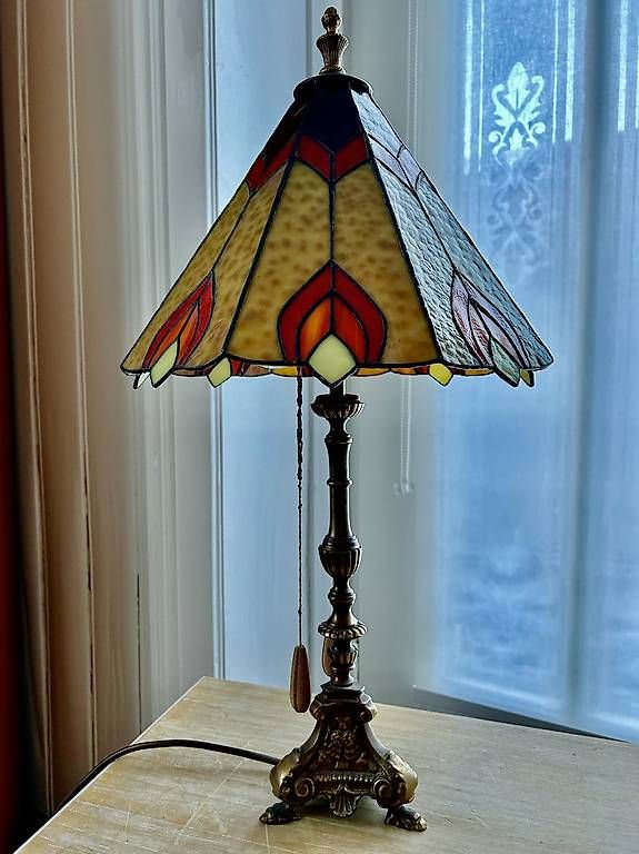 Lampen: Tiffany Tischlampe mit massivem Messingständer  – Gebraucht aus St. Gallen von matasurf 2