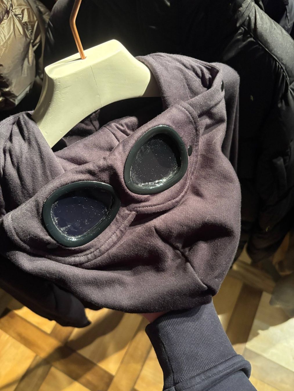 Maglioni & Felpe: Sweat à capuche onyx de CP Company – Nuovo e nell'imballaggio originale da Bulle venduto da sta_xr8k 1