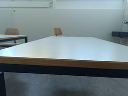Robuster Bürotisch zu verkaufen