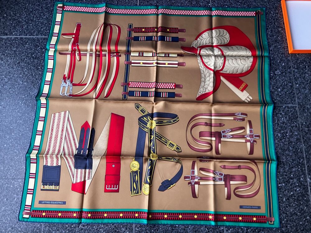 Foulard/carré Hermès Paris En Soie - Motif Multicolore, Occasion