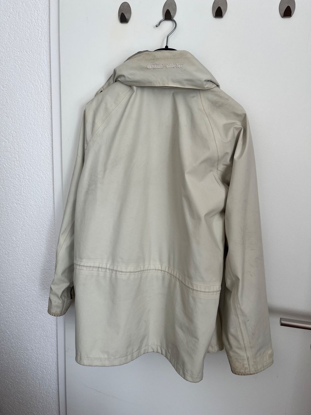 Jacken: Jacke Material GoreTex abnehmbare Kaputze Hell beige – Gebraucht aus Bern von a3773 1