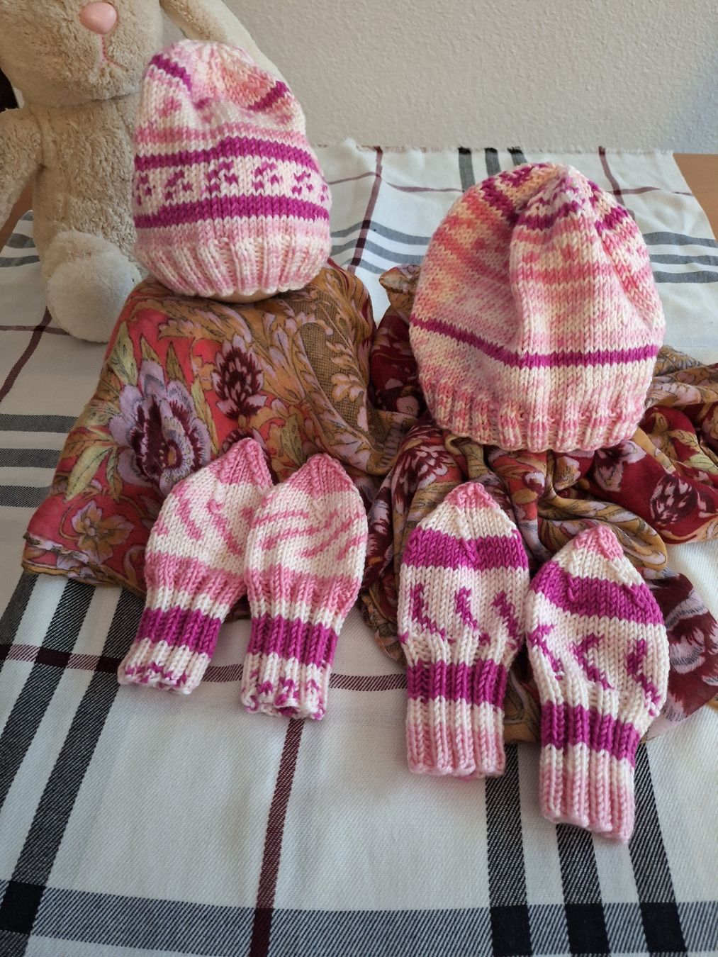 Lotti & Set di vestiti: Käppli und Händschli – Nuovo e nell'imballaggio originale da Passugg venduto da alboschetto