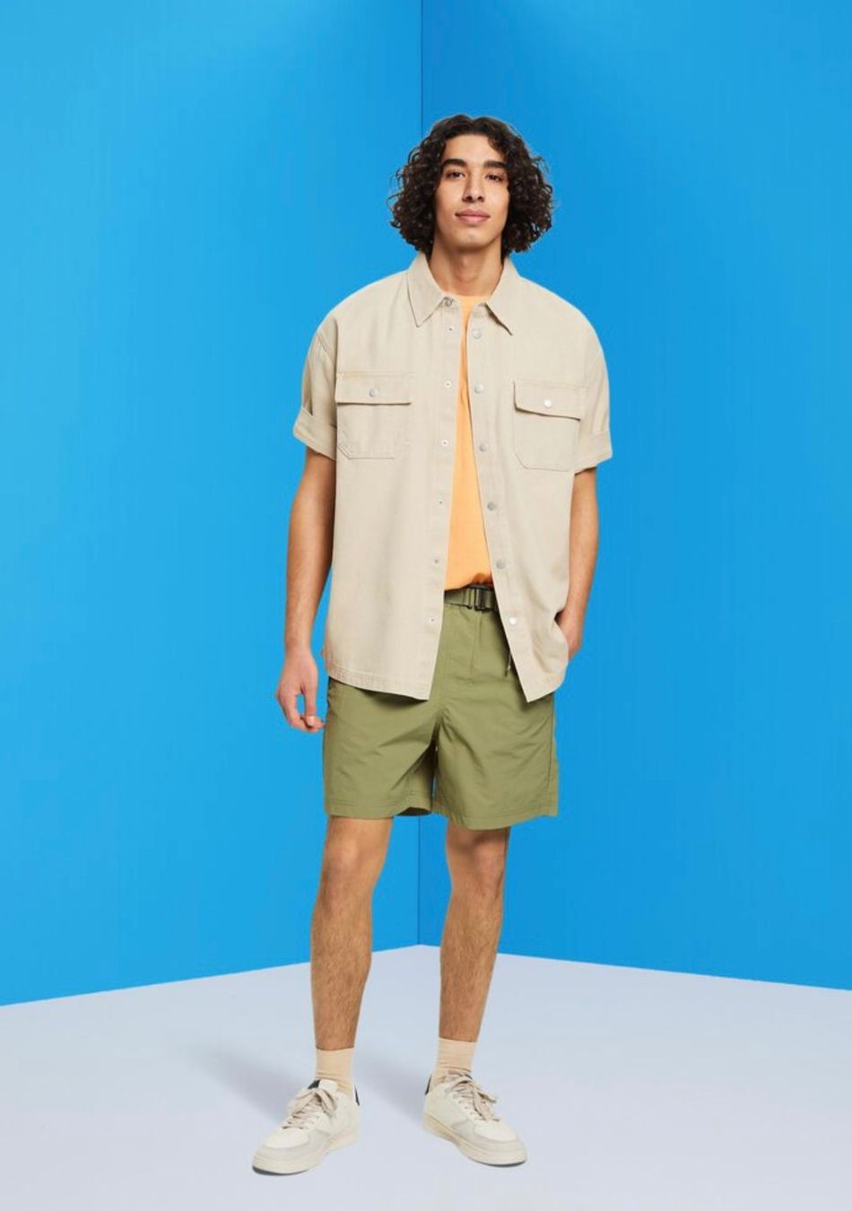 Esprit Camicie: Kurzärmeliges Hemd im Boxy-Style – Nuovo e nell'imballaggio originale da Wittenbach venduto da bes_k8vr 2