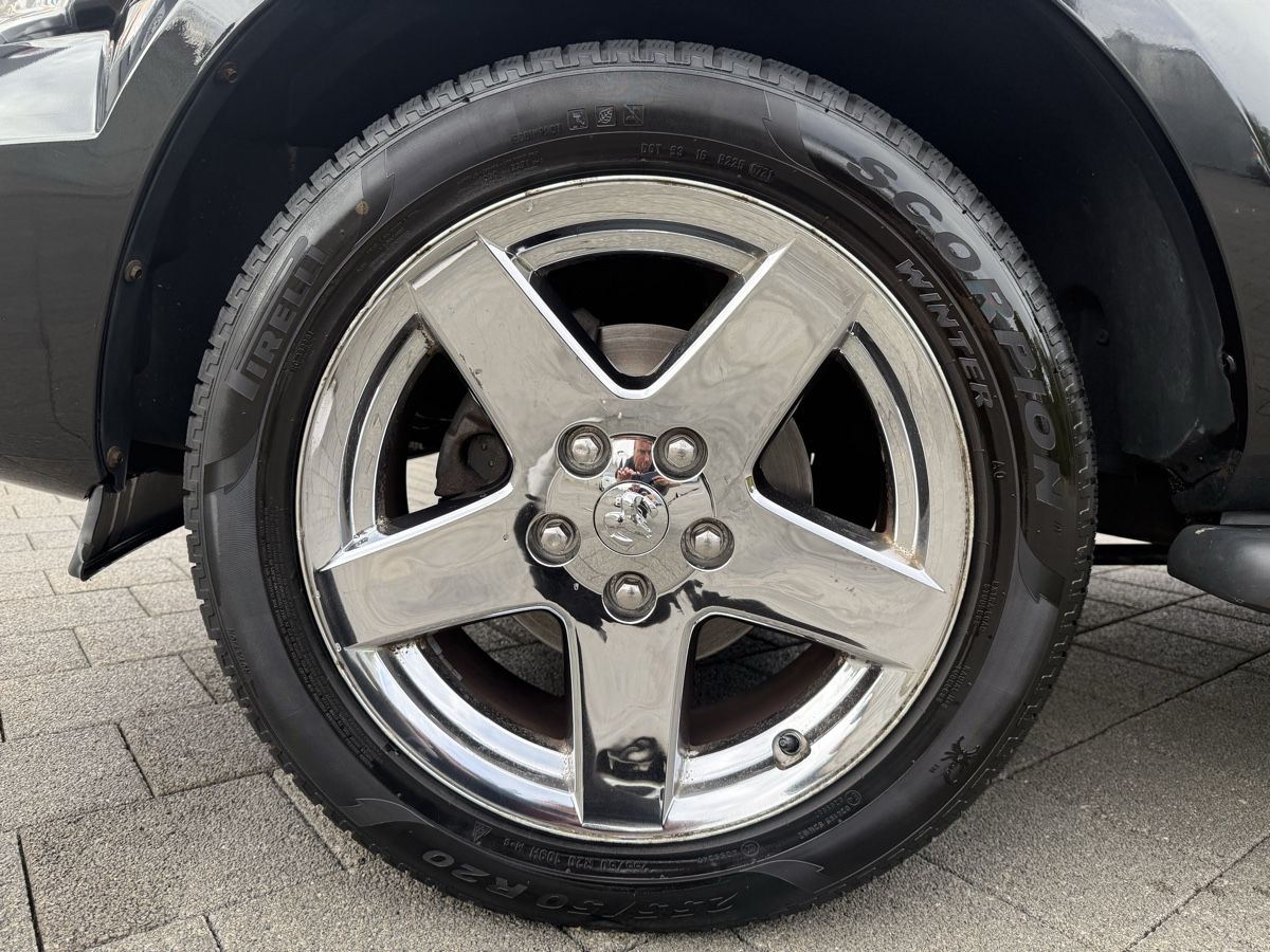 Dodge Autos: Dodge Durango Limited 5.7 Hemi – D'occasion à Bösingen par Demoda 5
