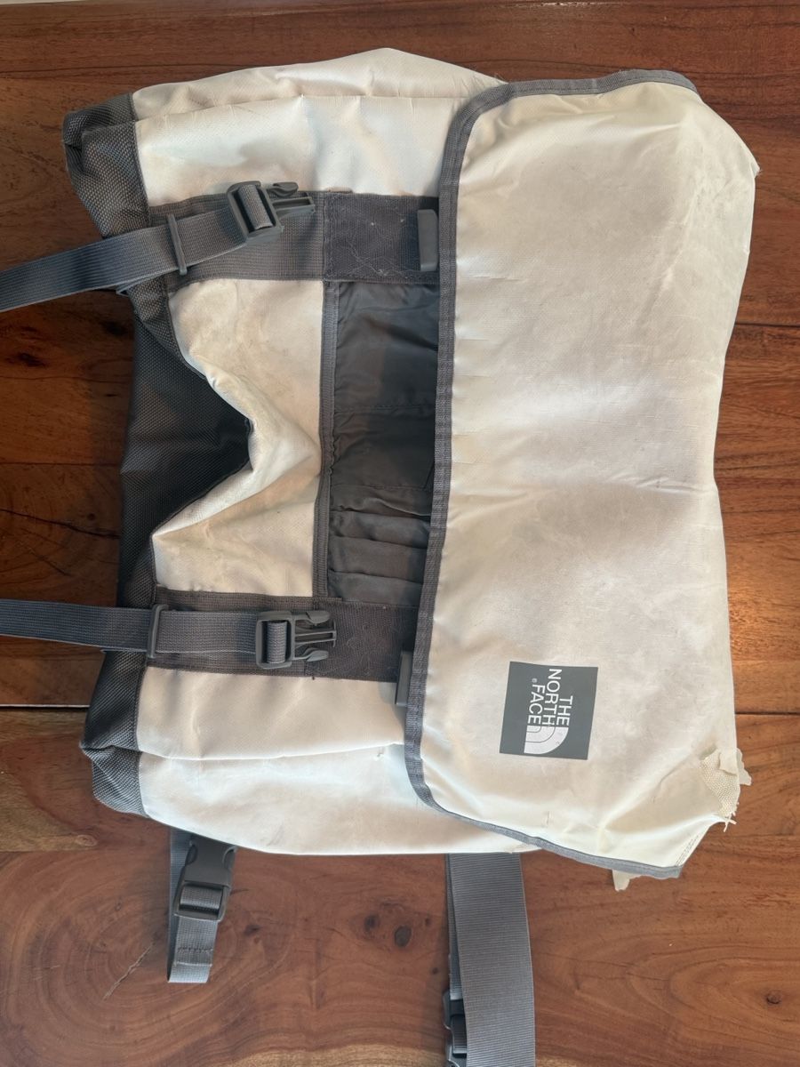 North Face Borse: The North Face Massanger Bag gebrauch – Usato da Muri AG venduto da Ludrigen