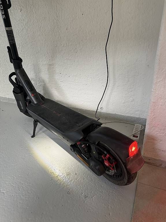 Veicoli elettrici: Segway G3 Max Tauche Kukirin g2 Master oder Kukirin g4  – Usato da Wohlen AG venduto da Conan. 2