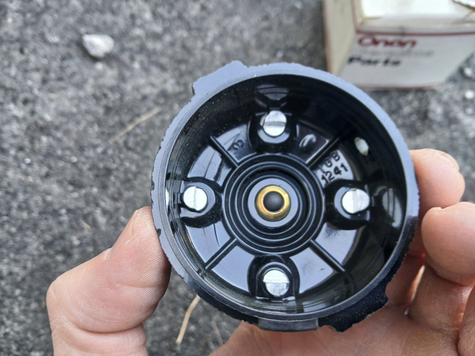 Motori: Zündverteilerdeckel zu Onan Motor – Usato da Landquart venduto da Tractospeed01 1