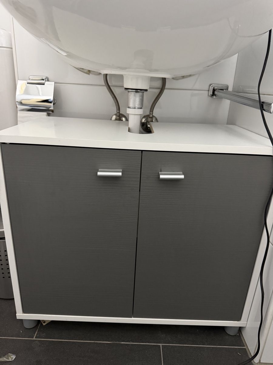 Mobili per bagno: Badezimmer-Möbel – Usato da Sirnach venduto da and_q98t