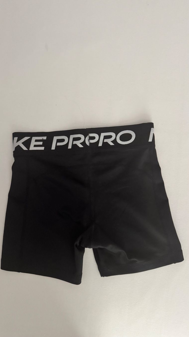 Nike Pantaloni: Nike pro gym shorts – Usato da Tegna venduto da rio_xr9n