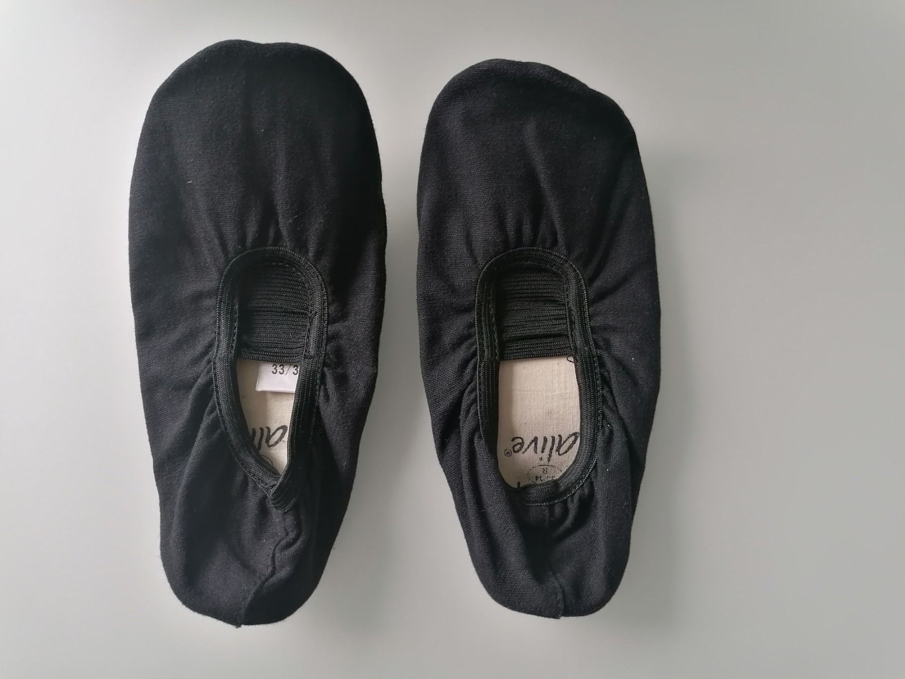 Schuhe für Jungen: Guter Zustand: Turntäppeli 33/34 – Gebraucht aus Uster von Smilla07