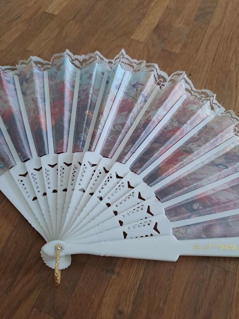Alle Dekorationen: Sommerlicher Fächer mit Blumenmuster & Spitze, Top! – Gebraucht aus Münchenbuchsee von Babsique 2
