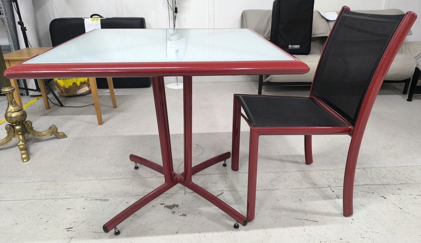 Tische: Bistrotisch mit Stuhl Alu – Gebraucht aus Rüti ZH von Restwert_Rueti_ZH 2