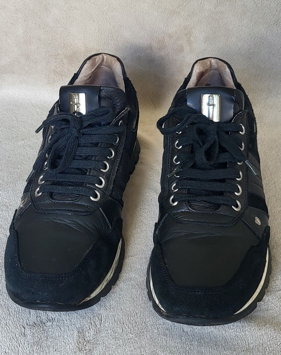 Schuhe für Jungen: Schwarze Schuhe, neuwertig, Grösse 40 – Gebraucht aus Bremgarten von im02 1