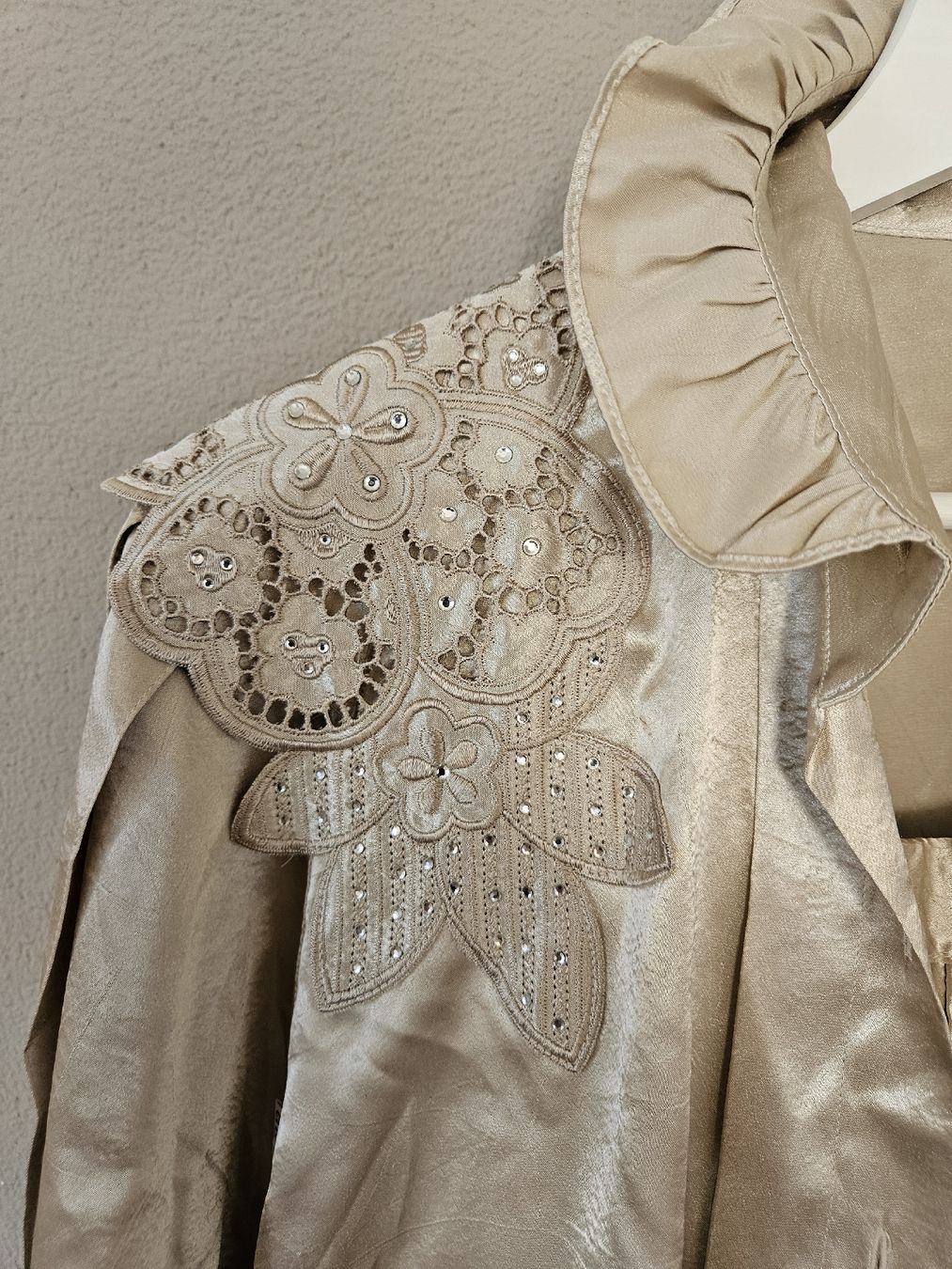 Costumi: Elegantes Satin-Deuxpiece cris.devi  – Usato da Eschenbach SG venduto da MarThu 1