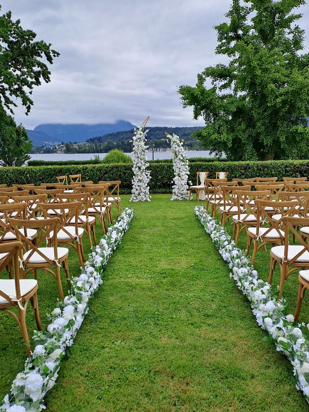 Tutte le decorazioni: Hochzeit Blumen Girlanden – Nuovo (secondo la descrizione) da Scherz venduto da Makeupstar