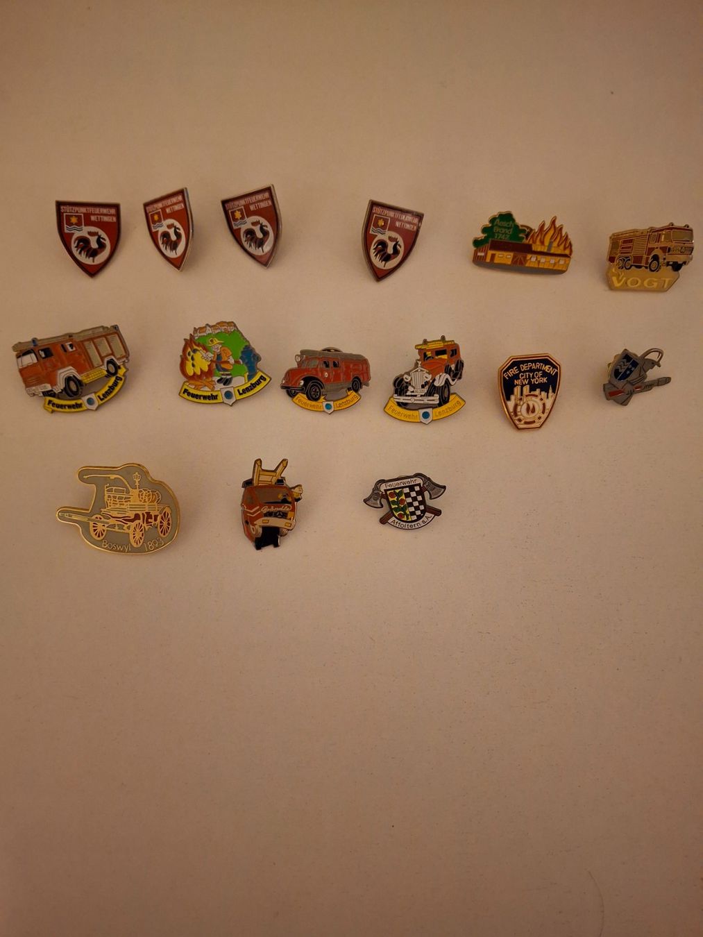 Placchette & Badge: Pinsammlung Thema Feuerwehr – Usato da Dietikon venduto da Hwengi