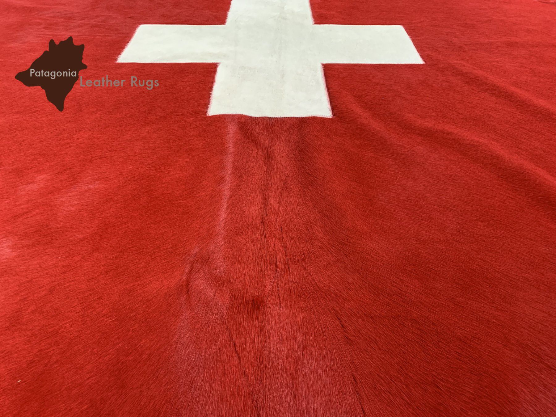 Tappeti: echtes Kuhfell Teppich Suisse – Nuovo e nell'imballaggio originale da Arbedo venduto da patagonialeatherrugs 1