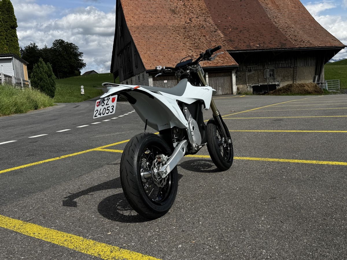 Stark Future Strada: Stark Varg SM 2026 – Usato da Feusisberg venduto da Cineflex 3