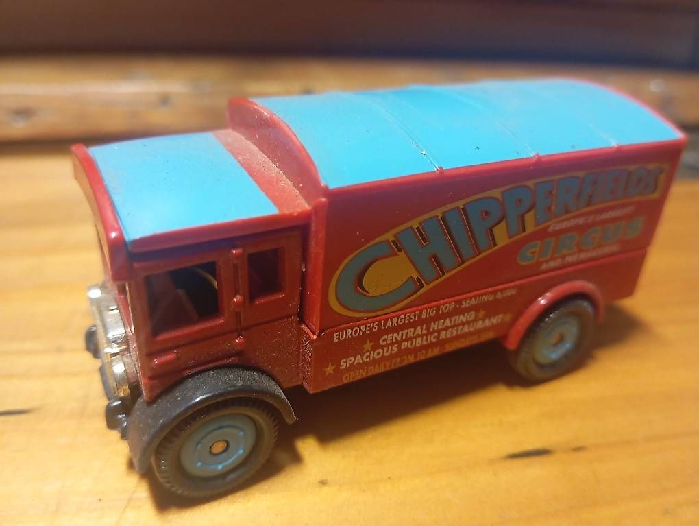 Corgi Toys Modellini d'auto: Corgi AEC Van Chipperfields Circus Spielzeugauto – Usato da Basel venduto da Petergunn