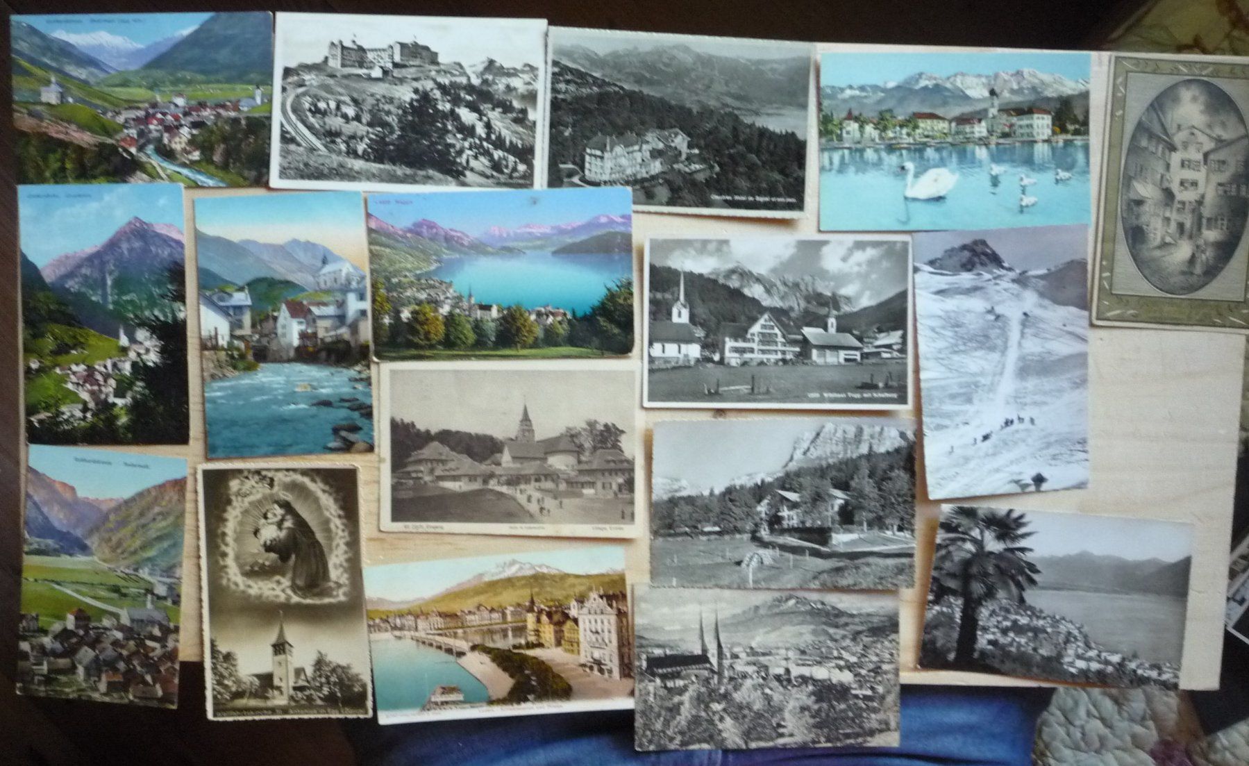 Cartoline postali: 100 Ansichtskarten kleinformatig CH, 32 ungelaufen/Rest gel. – Usato da Rieden SG venduto da Brockehuesli 1