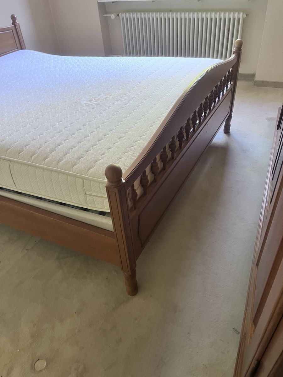 Letti: Holzbett mit Lattenrost 160x200cm – Usato da Kerns venduto da Sarah_Durrer 1