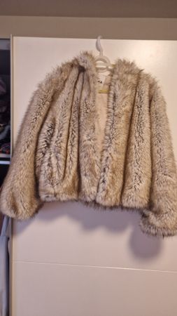 Bershka kunstfell Jacke