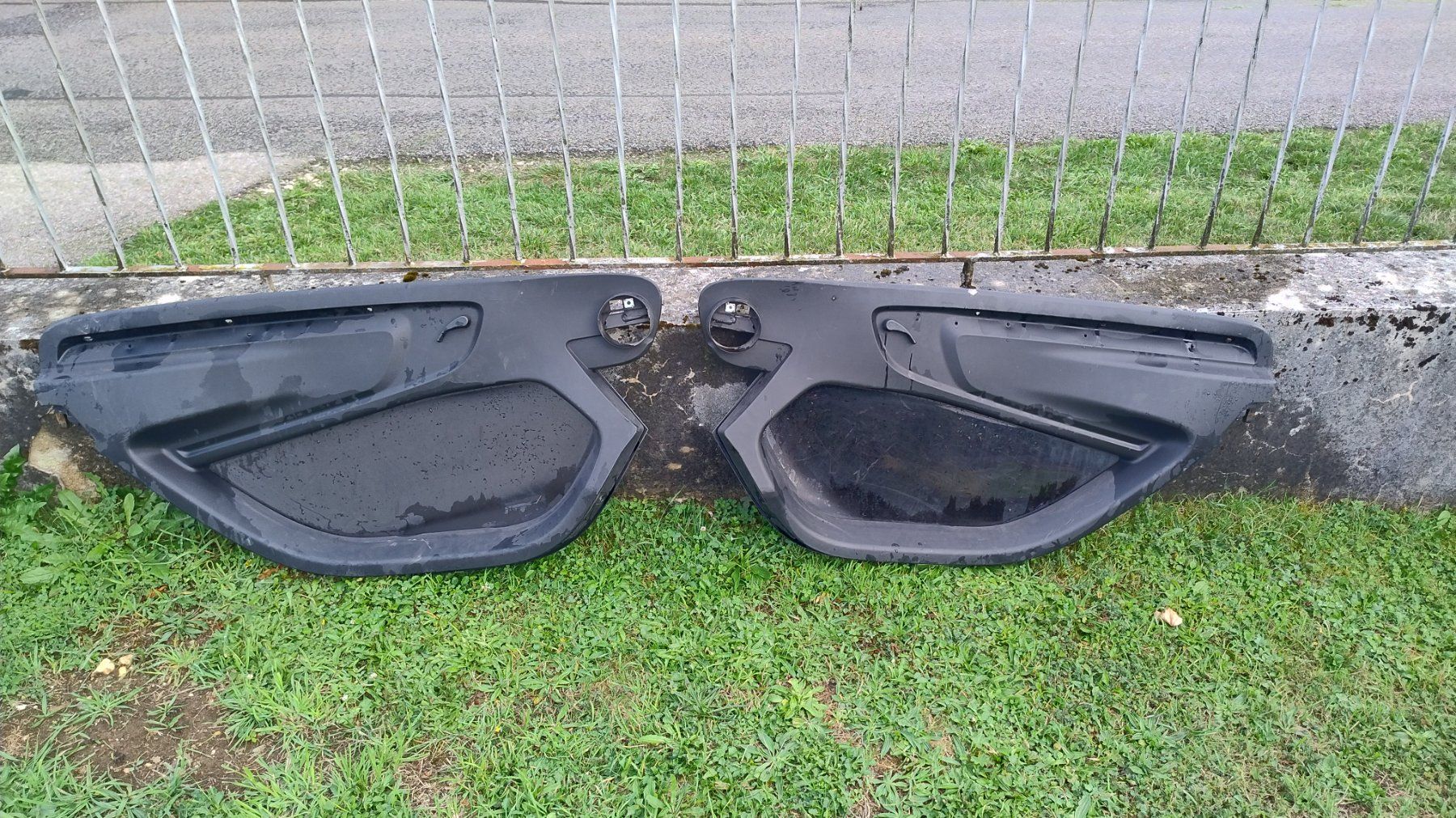 Renault Tutti pezzi di ricambio auto: Jeu de portes Renault Twizy – Usato da Les Charbonnières venduto da alphatec88 2