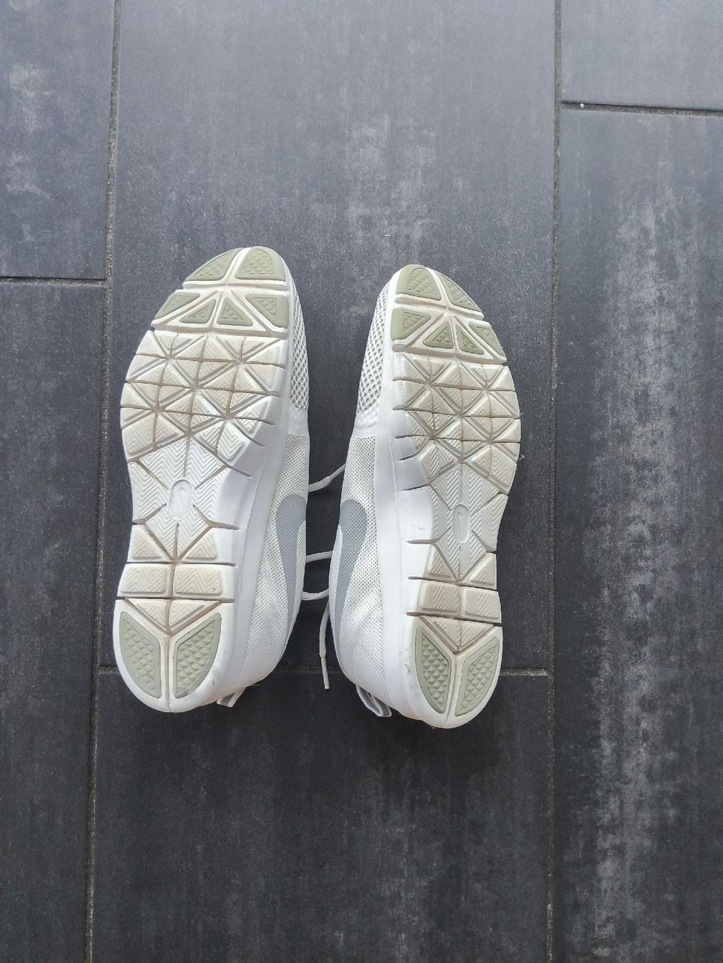Nike Scarpe da uomo: baskets Nike taille 42 – Usato da Romont FR venduto da cat_j6ww 1