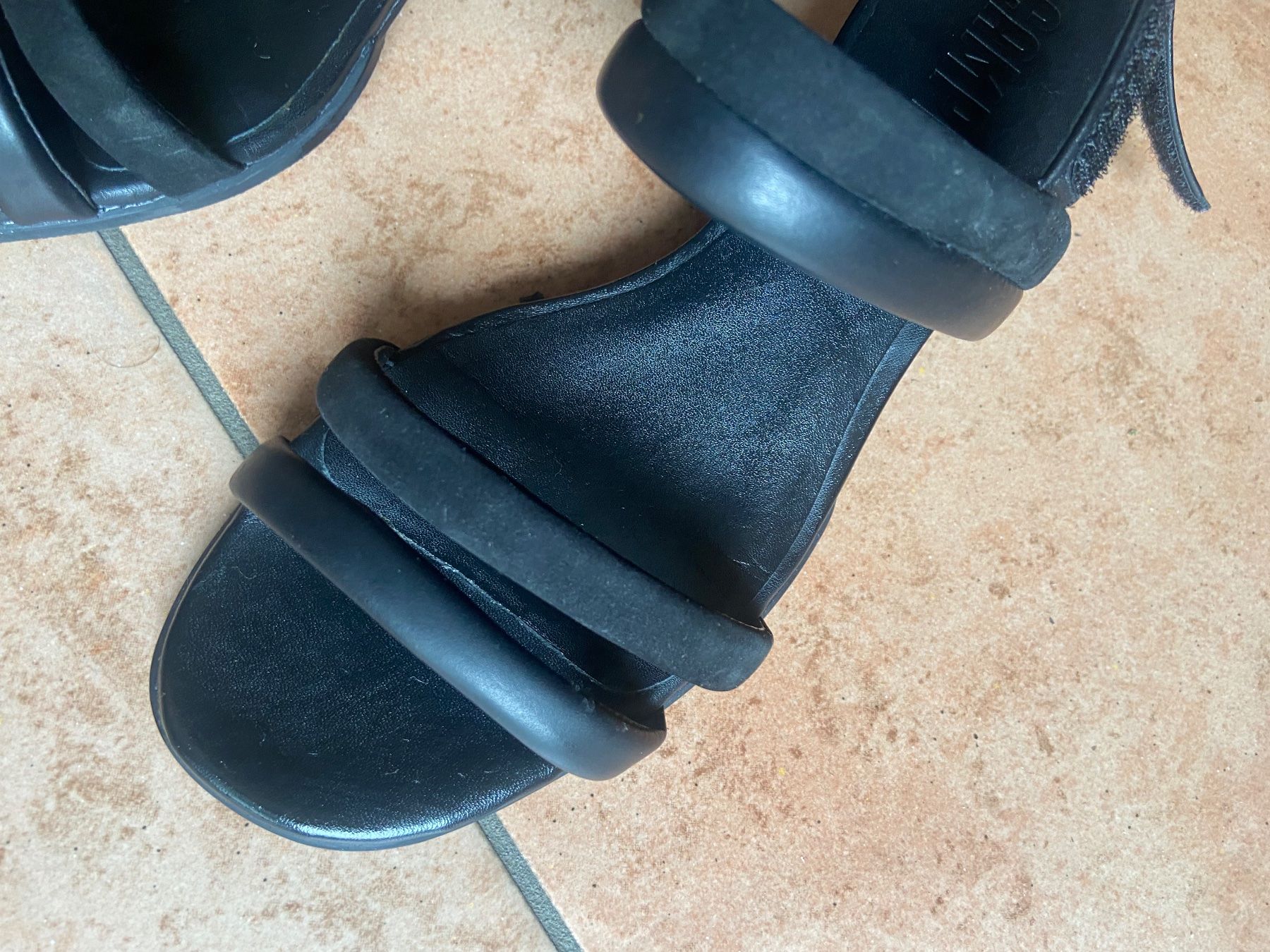 Camper Scarpe da donna: Sandale Camper schwarz Leder Grösse 37 – Usato da Hemmental venduto da cat_9l7f 1