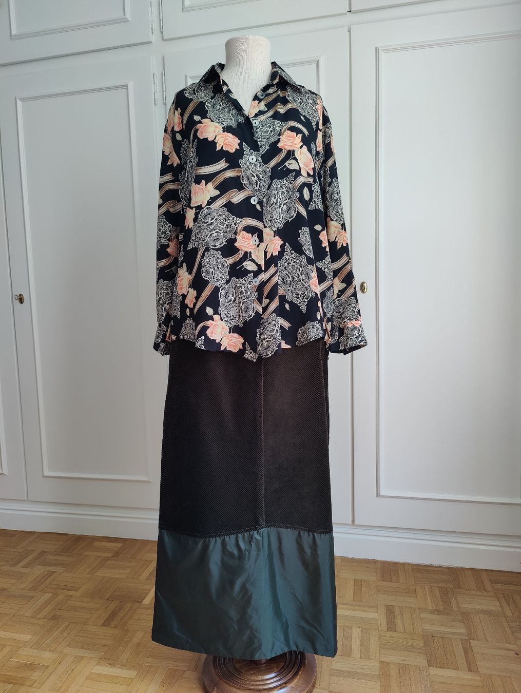 Camicette: Vintage Pure Silk Patterned Shirt Button-Up Blouse – Usato da La Tour-de-Peilz venduto da dAutrefois 1