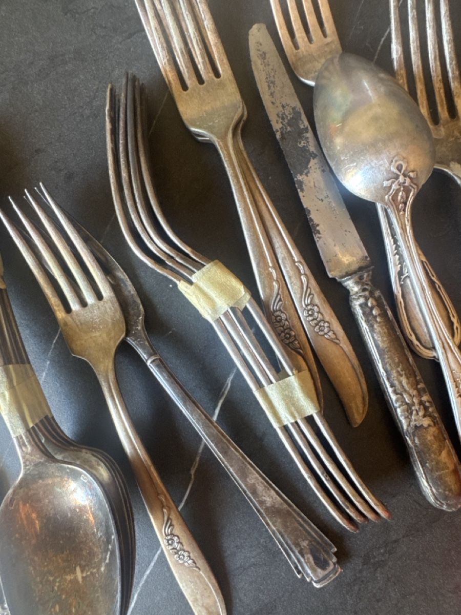 Set di piatti: Assortiment de couverts, usagés plaqués argent 60 – Usato da Genève venduto da jul_h2bl 2