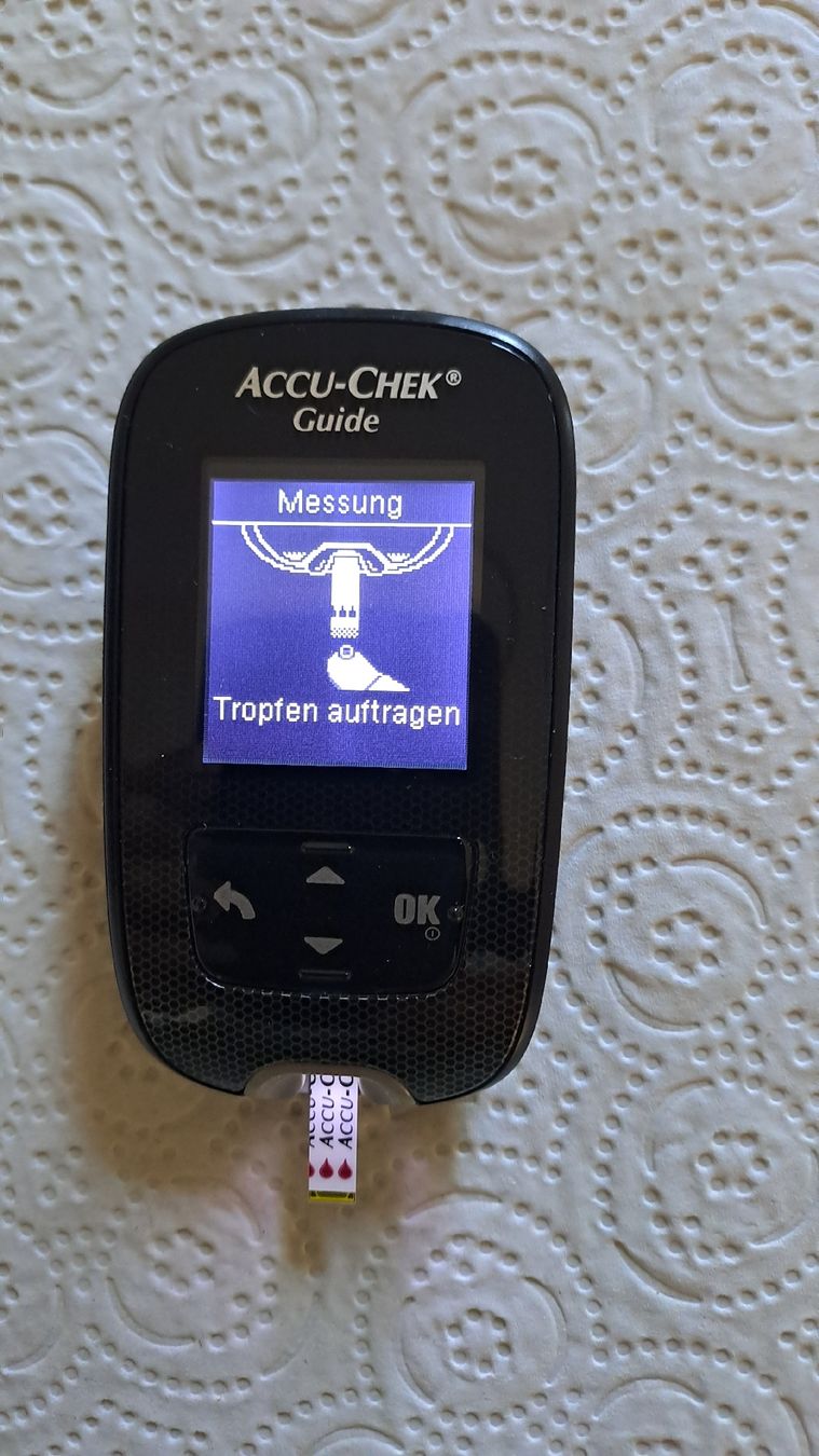 Accu-Chek Medizinische Geräte: Blutzuckermessgeraet Accu-Chek Guide mit Zubehoer – Gebraucht aus Orpund von Ricooder