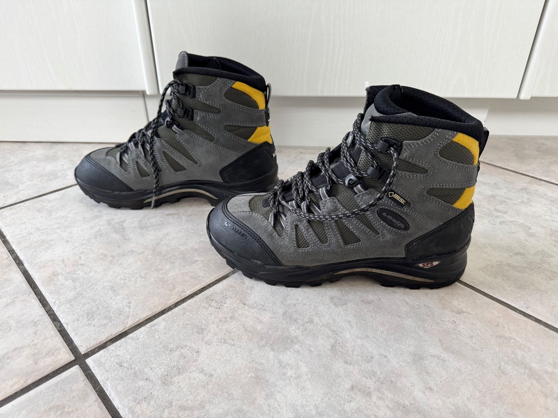 Lowa Scarpe da uomo: Lawa Wanderschuhe Gr 41 – Usato da Frauenfeld venduto da lind11 2