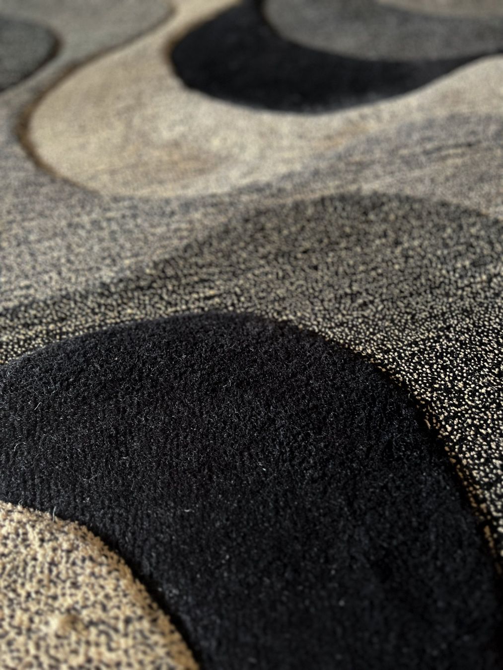 Tapis: handgetufteter moderner Teppich – Neuf (Voir description) à Arth par malkoush 3