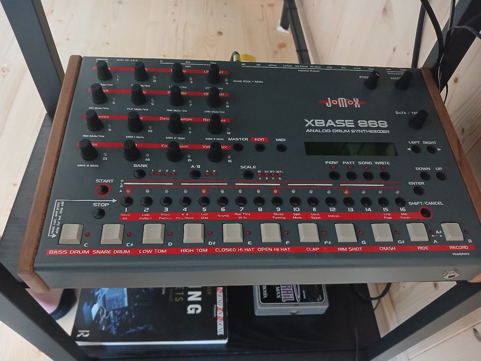 Jomox Instruments de musique: Jomox Xbase 888 excellent condition – D'occasion à Vissoie par luc_6yls 3