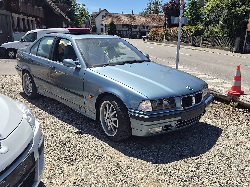 Autos: Bmw E36 316 Limousine schalter Benzin – D'occasion à Schwadernau par MS90s
