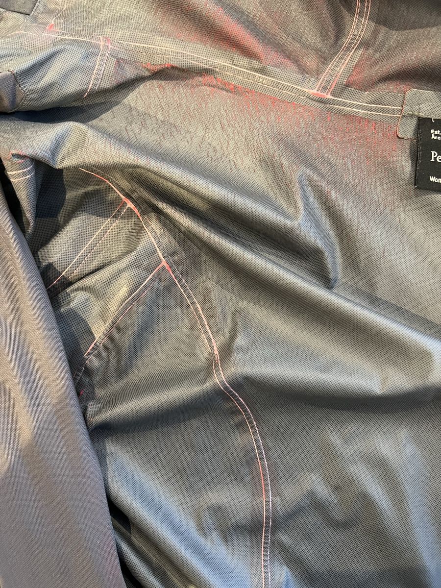 Peak Performance Vestes: Rote Peak Performance Regenjacke Grösse L – D'occasion à Linthal par livia.freitag 2