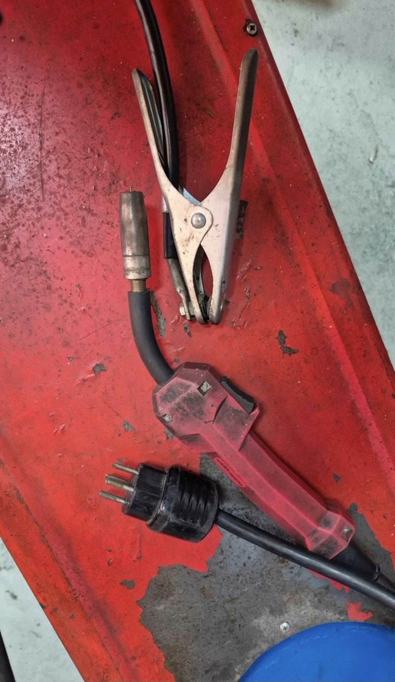 Saldatori: Poste à souder MAXI mig 180/3 avec accessoires divers – Usato da Cousset venduto da maurerjohann 3